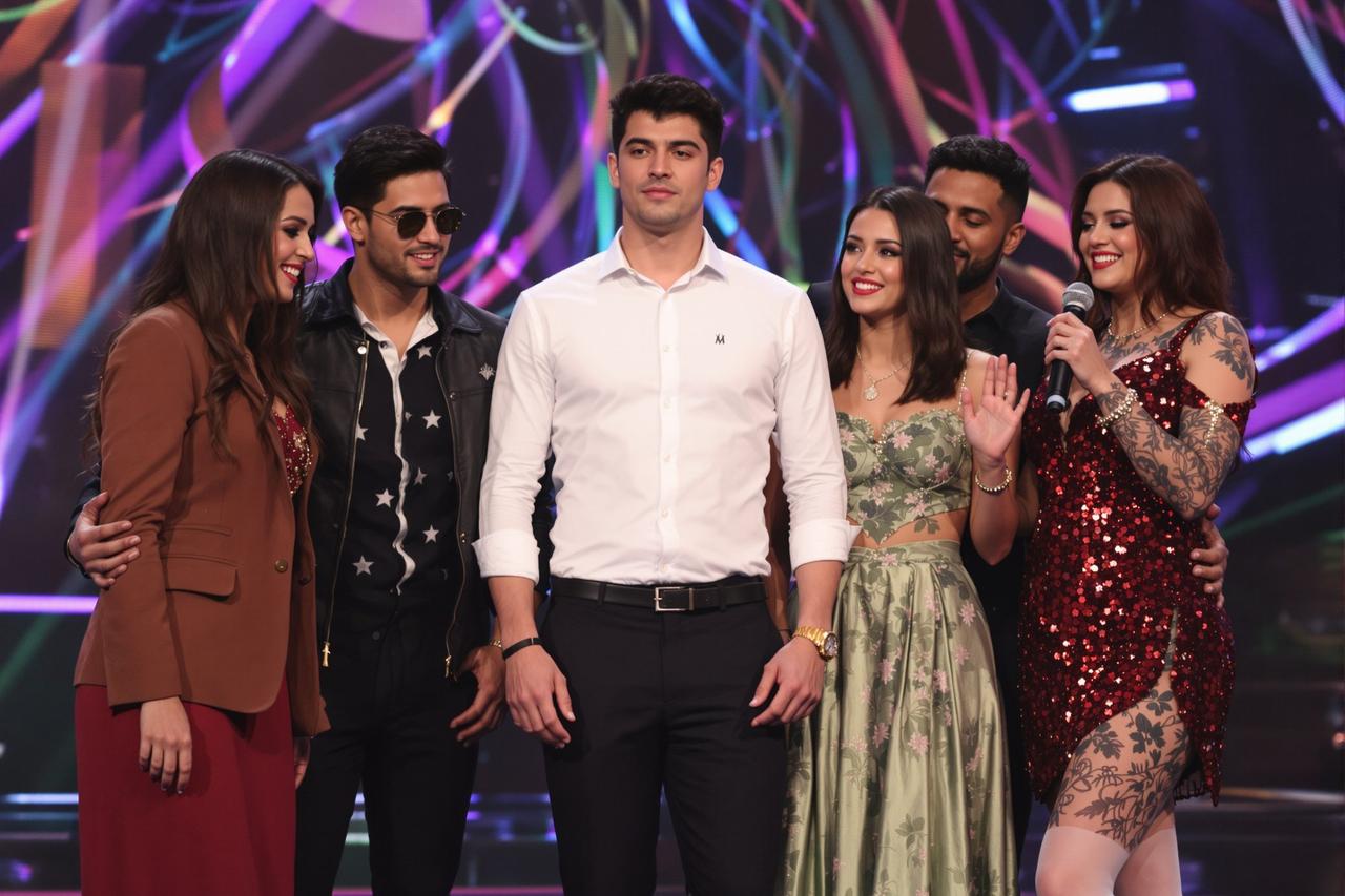 某顶流组合内部不和传闻再起，成员互相取关引发猜测