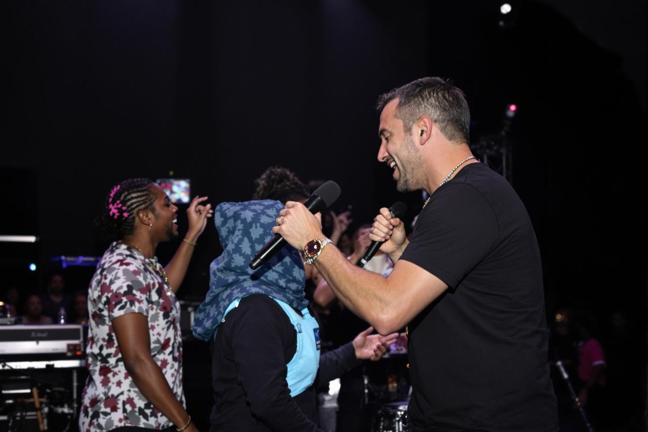 某歌手演唱会后台大闹，工作人员集体罢工事件始末